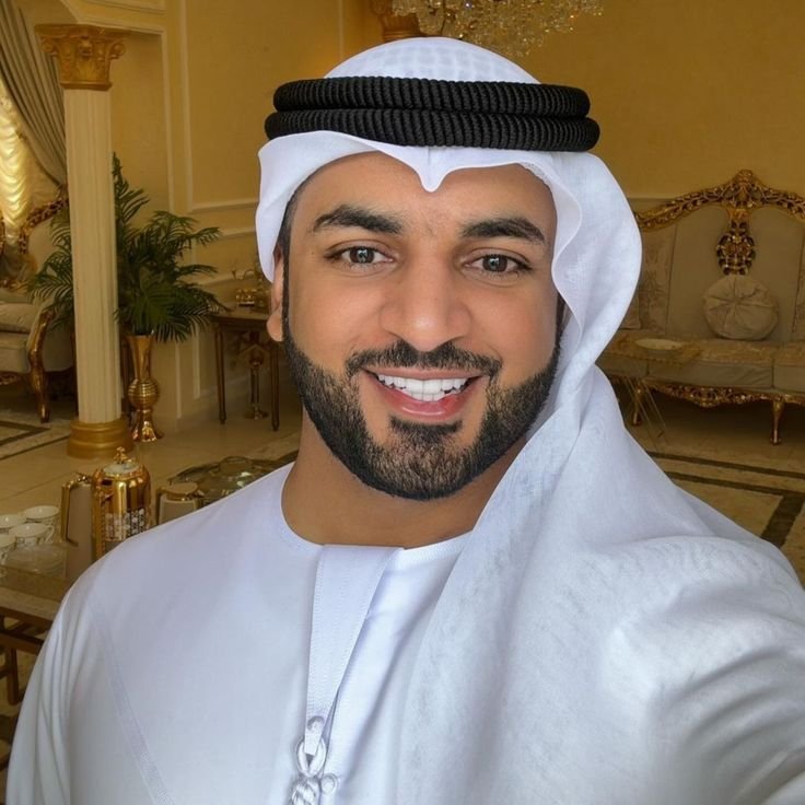 عميل مبتسم يوصي بخدمات التكييف بعد تجربة ممتازة في الجهراء